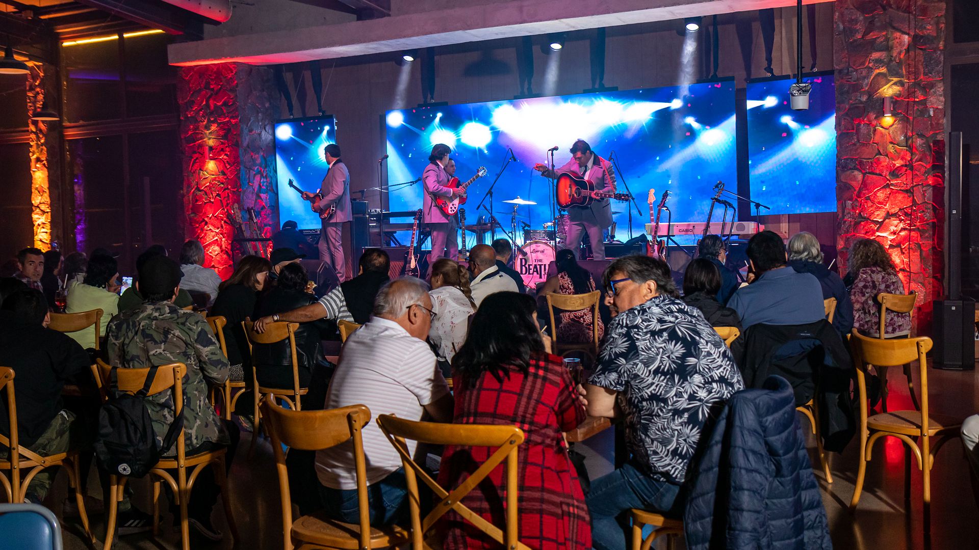 Show en vivo con público en Terra Viva, centro de eventos en Olmué