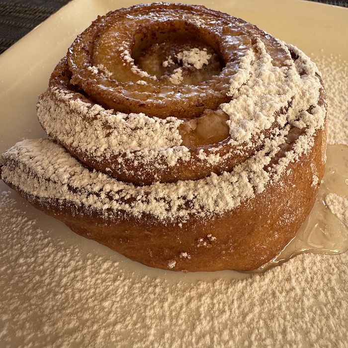 Kuchen de canela recién horneado del restaurante de Olmué Natura