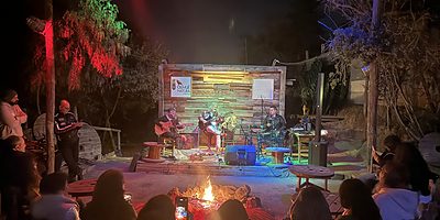 Escenario y montaje para un evento de empresa en Olmué Natura