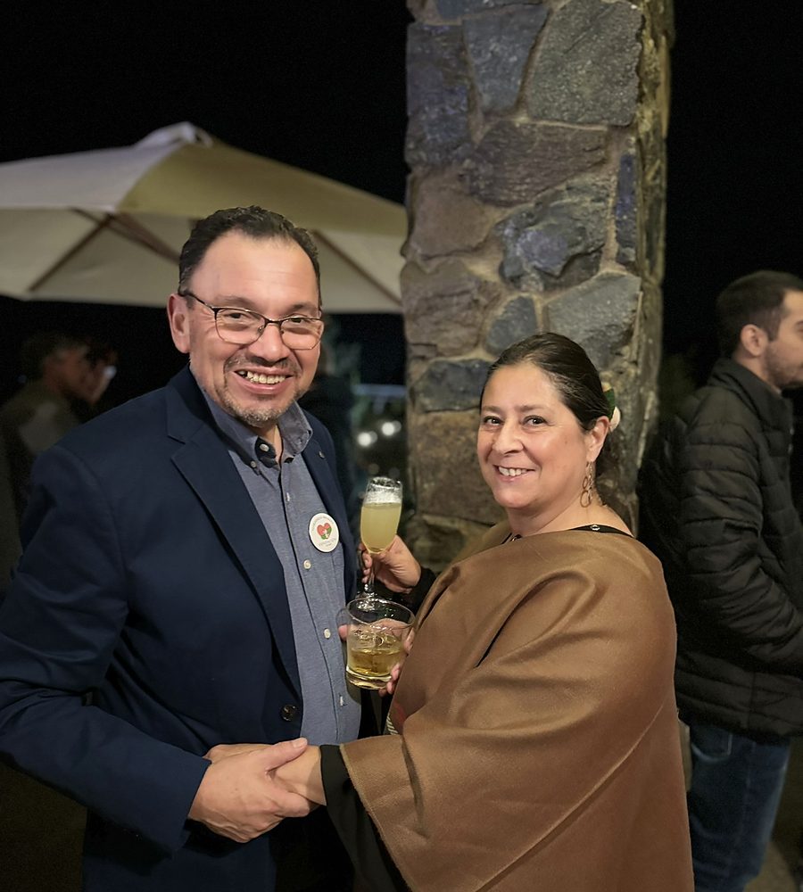 Cristian Verdejo, fundador de Olmué Natura Lodge & Spa, junto a Nora Meza
